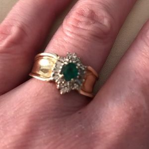 Size 6 1/2-7 10k gold emerald and diamond ring. 💍